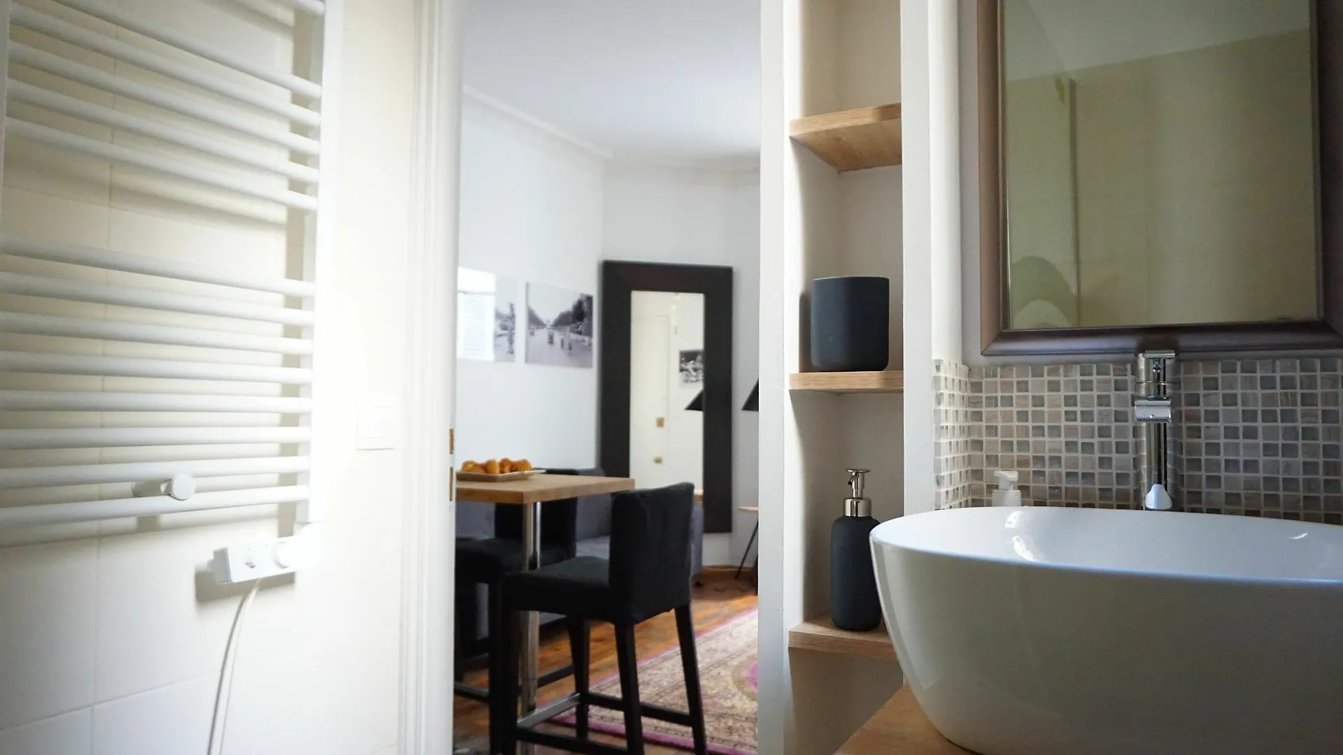 Porte Dauphine 2 Pieces Paris 16 0*,  フランス